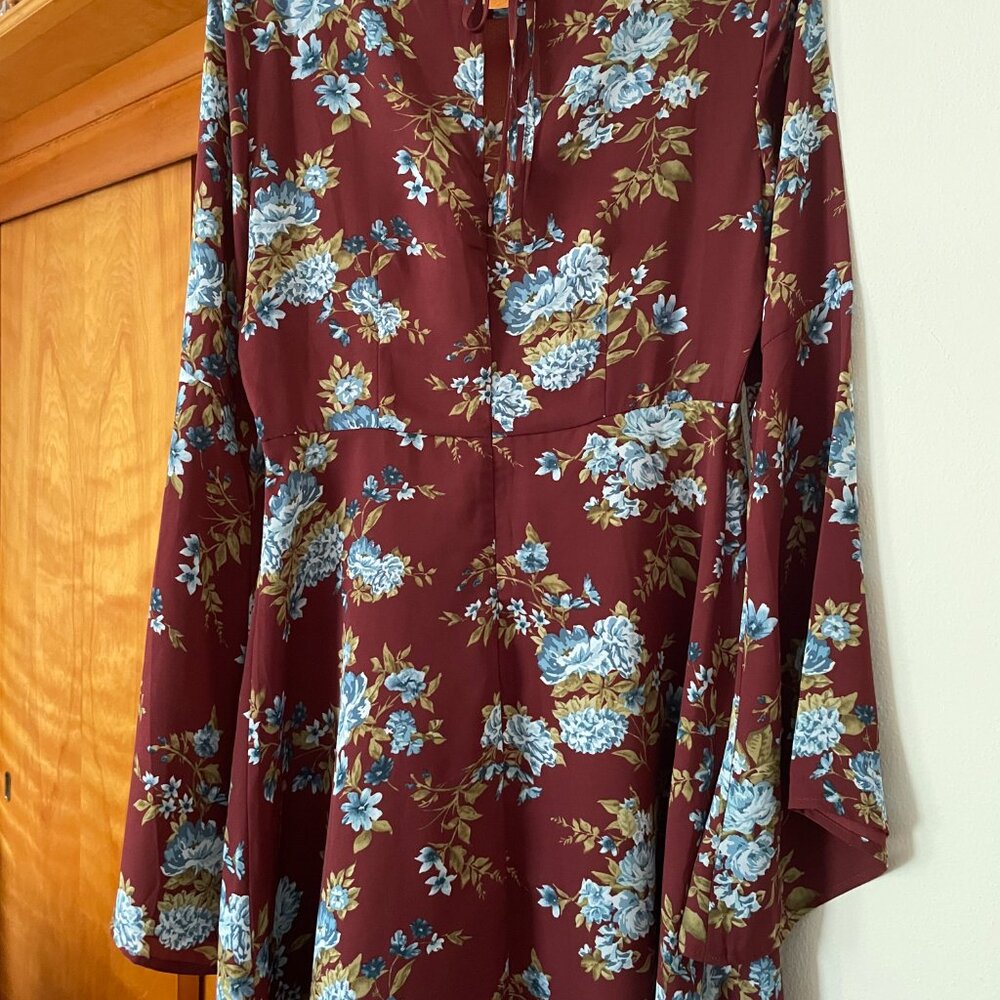 Forever 21 Floral Flare Sleeve Dress - Picture 4 of 5